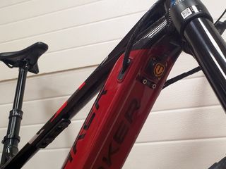 Tapa cargador Mondraker Naranja Tornillos de Color