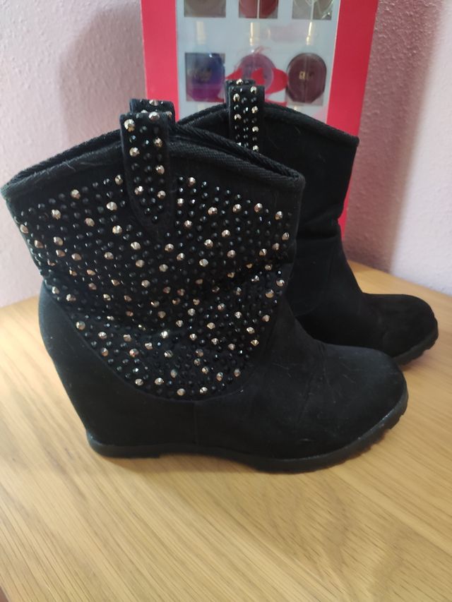 Botines negros con brillantitos