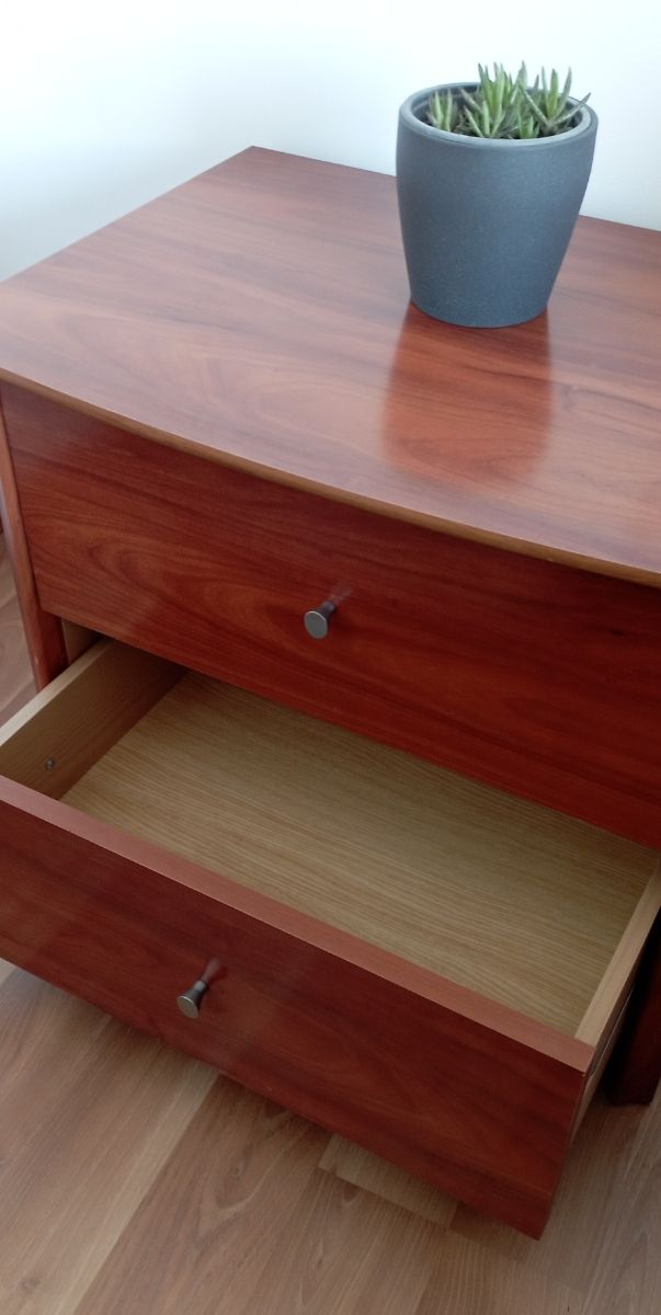 Conjunto de dos mesitas de noche