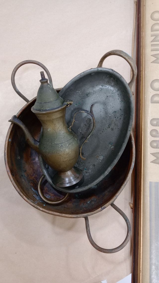 Lote bronce 2 recipientes y aceitera