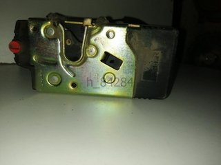 Cerradura puerta trasera derecha Opel Astr h_84284