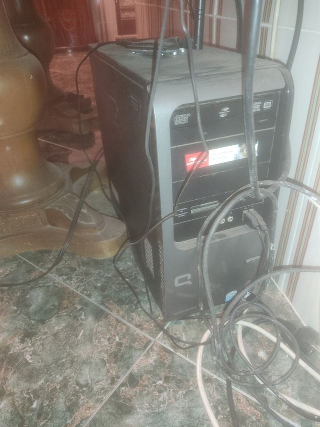 Ordenador con 5x1 altavoces 