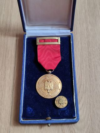 Medalla e insignia de la Orden de Cisneros