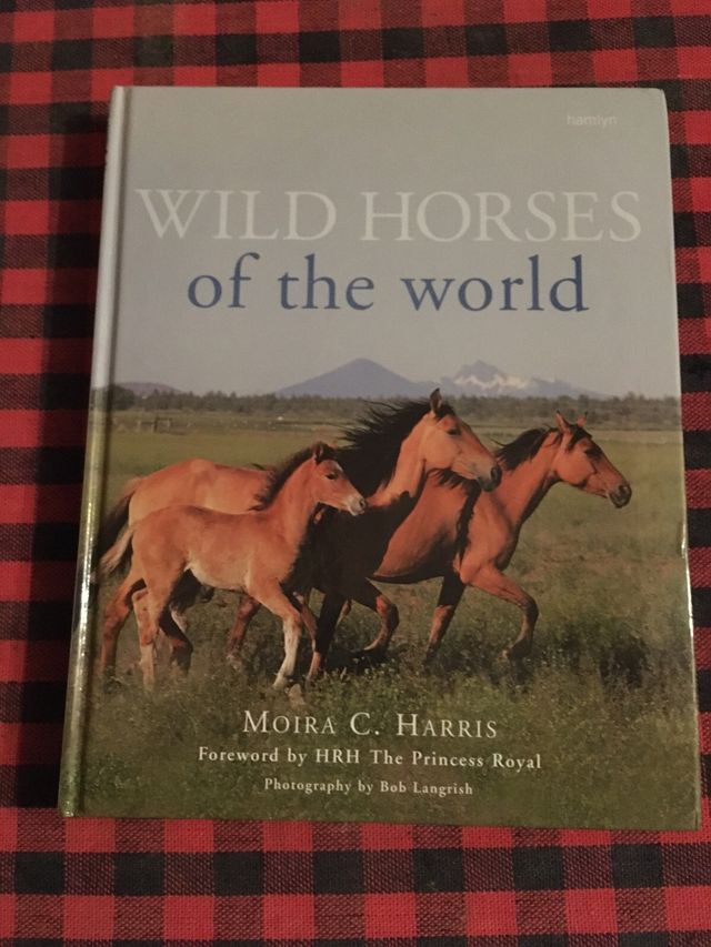 LIBRO SOBRE CABALLOS SALVAJES DEL MUNDO