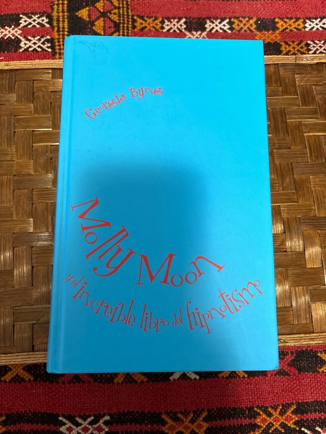 Molly moon y el increíble libro del hipnotismo