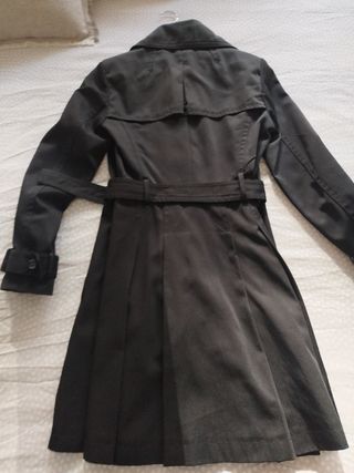 Gabardina negra entallada Zara
