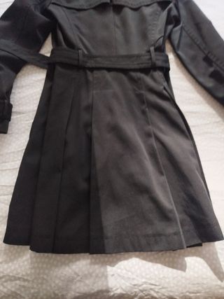 Gabardina negra entallada Zara