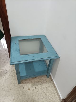 Mesa de madera y cristal