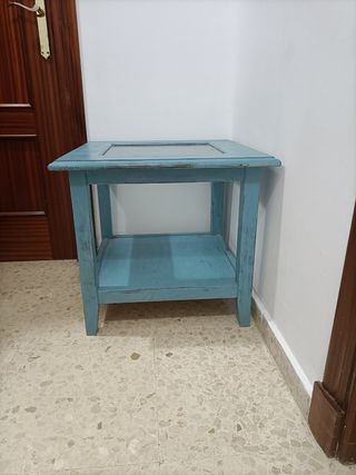 Mesa de madera y cristal