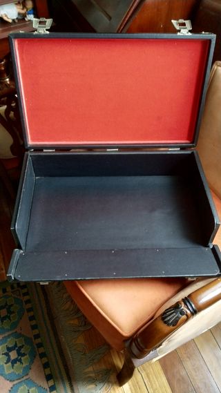 Maletín joyero curioso, de representante, antiguo.