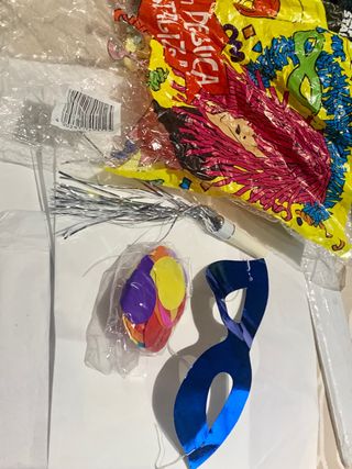 4 gorros de Papá Noel con regalo