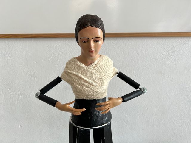 Se vende Virgen de gloria de vestir.