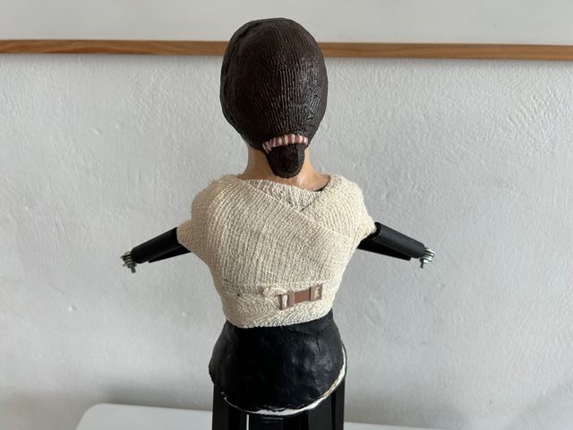 Se vende Virgen de gloria de vestir.