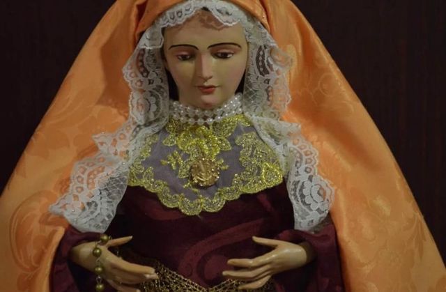 Se vende Virgen de gloria de vestir.