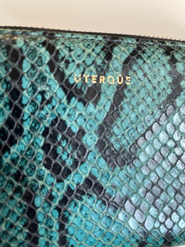 Cartera Uterqüe pitón turquesa