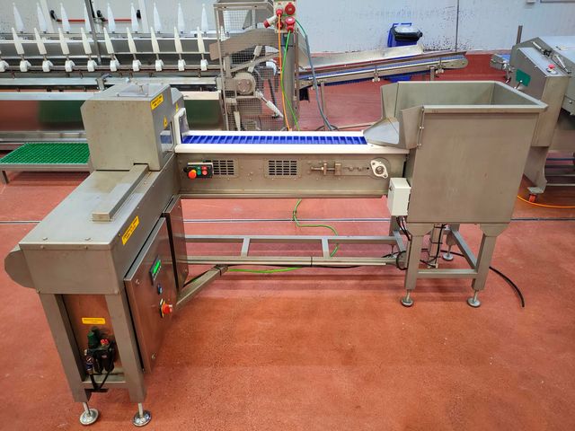 Maquina confeccionadora de pinchos y brochetas