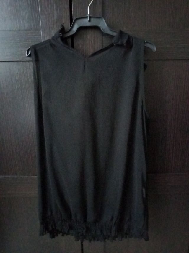 Blusa negra sin mangas