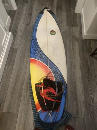 Tabla de surf + Quillas + Funda + Invento