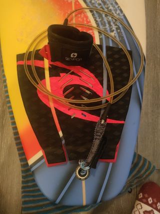 Tabla de surf + Quillas + Funda + Invento