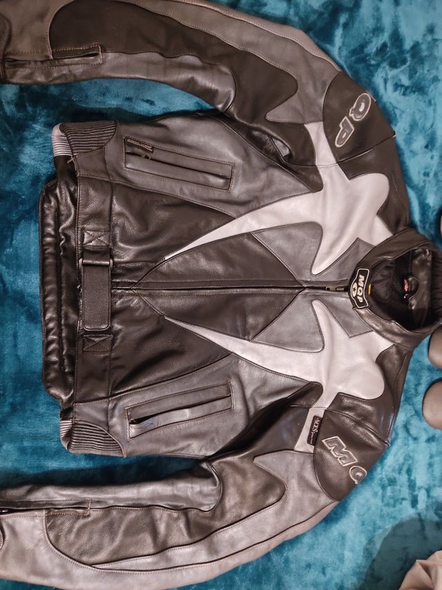 cazadora de moto de piel