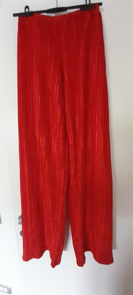 Pantaloni rossi da donna