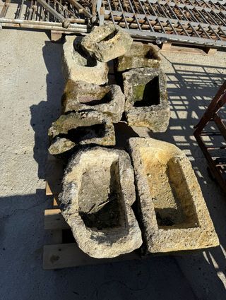 Piletas de diferentes tamaños y formas.