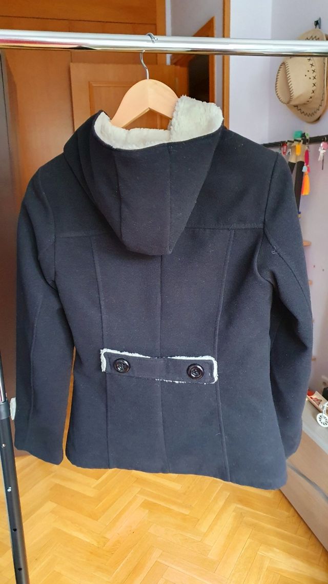 Abrigo de paño con capucha