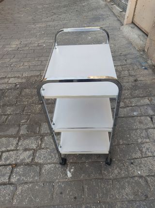 Mesa estante con ruedas