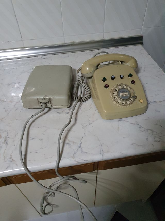 Teléfono antiguo