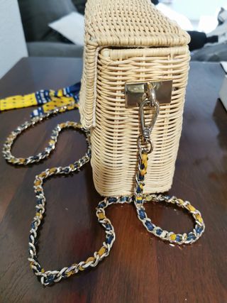 bolso mimbre Zara