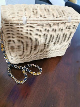 bolso mimbre Zara