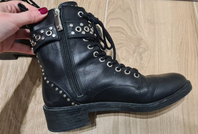 Botines tachas Zara