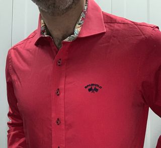 Camisa roja de la firma Spagnolo