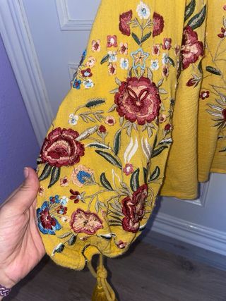 Blazer bordada amarilla fiesta