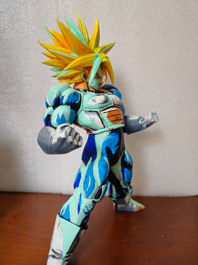 Figura Súper Trunks Cel Shading