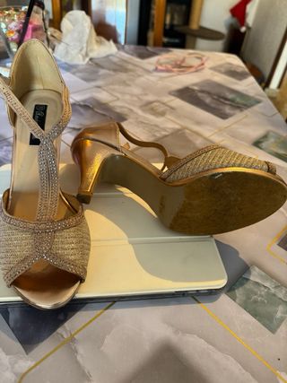 zapatos dorados de baile