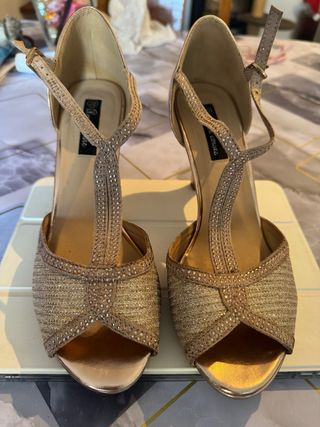 zapatos dorados de baile