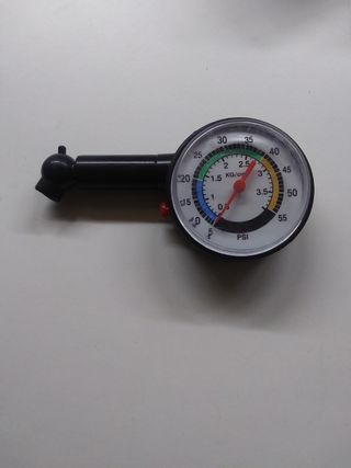 Medidor presion rueda coche