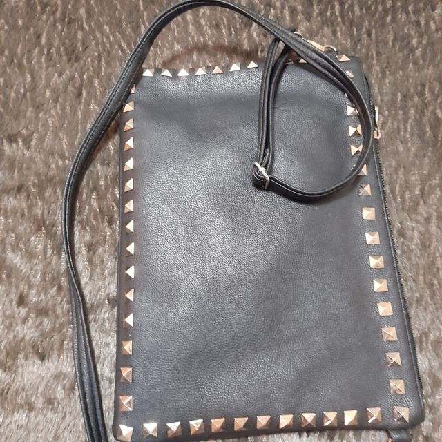 Bolso de piel en buen estado.