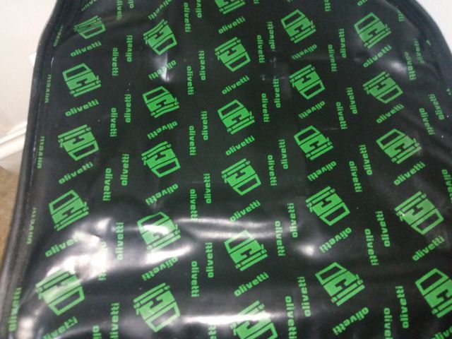 Antigua Maquina de escribir Oliveti letera 25