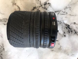 Objetivo Sigma UC ZOOM 28-70 mm