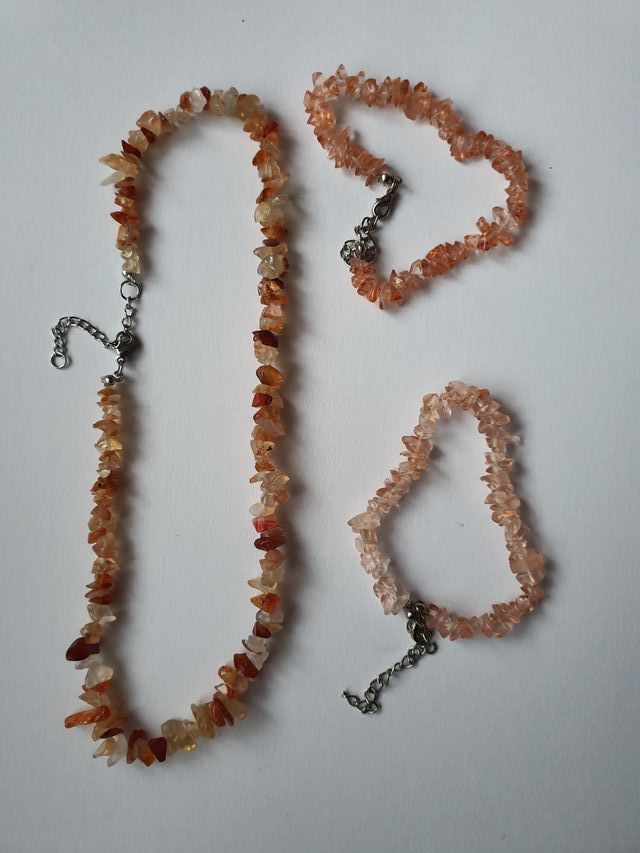 Conjunto collar y pulseras. chips cuarzo y citrino