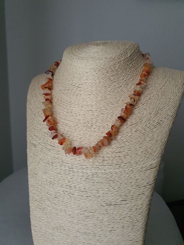 Conjunto collar y pulseras. chips cuarzo y citrino