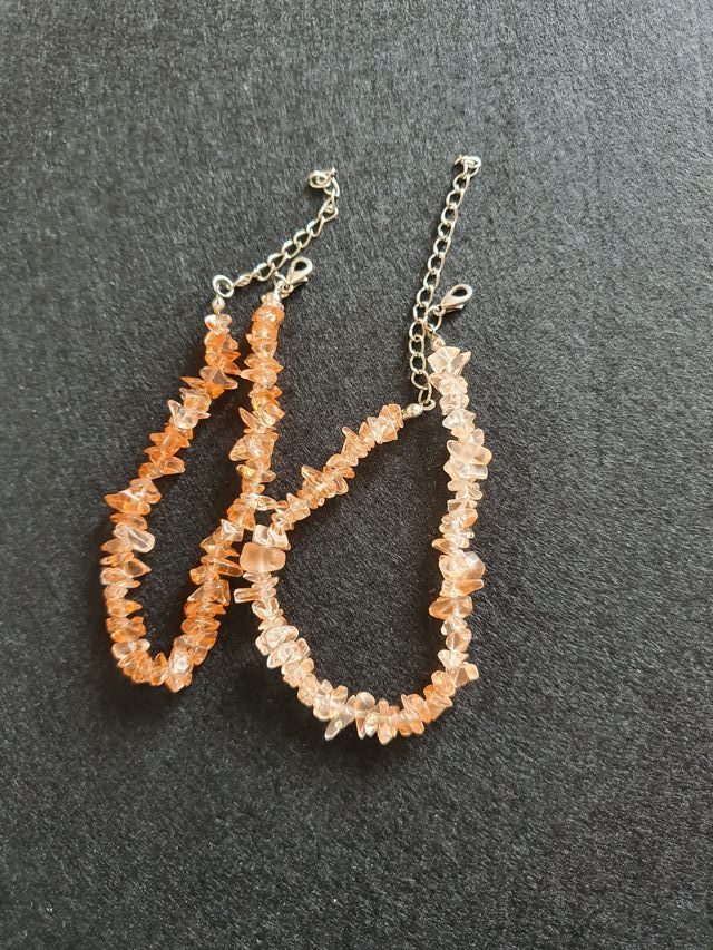 Conjunto collar y pulseras. chips cuarzo y citrino