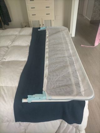 Barrera de cama azul