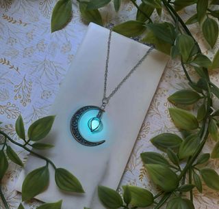 Collar de piedra lunar encantado