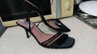 sandalias de tacón (zara)