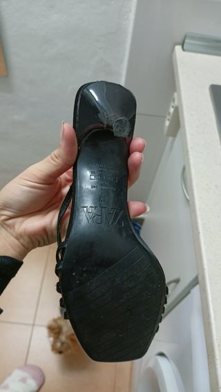 sandalias de tacón (zara)
