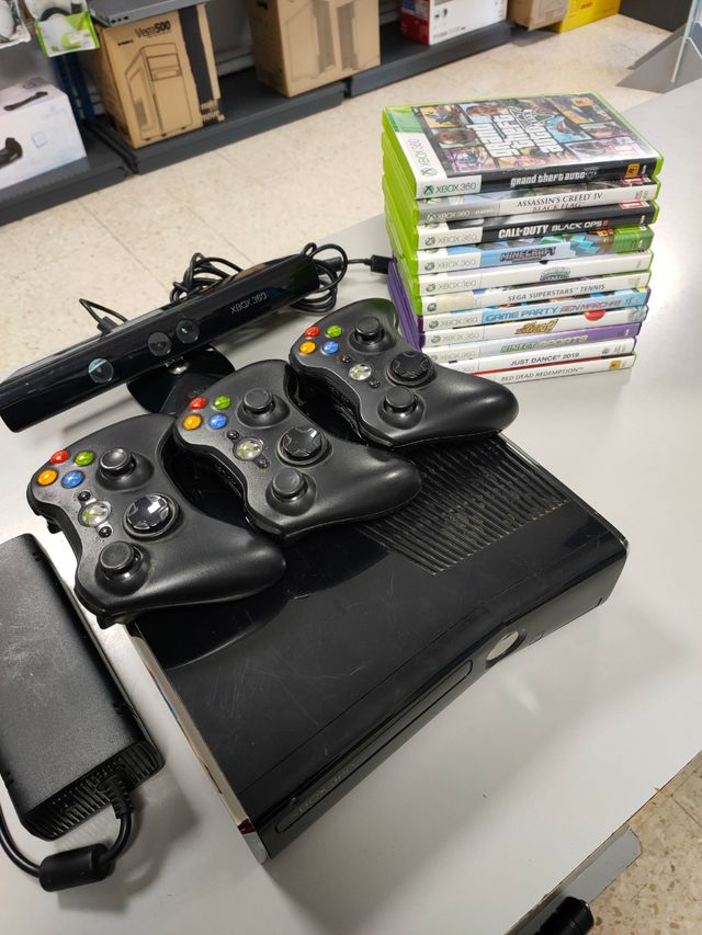 XBOX 360 S. 3 mandos. 10 juegos.