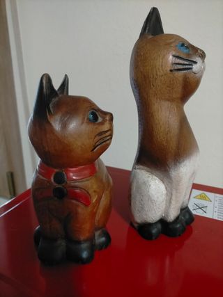 Gattini in legno